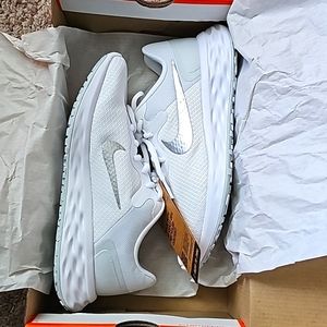 Nike Revolution 6 White, Brand new, 7.5 size